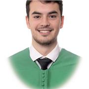 Persona licenciada en ciencias de la actividad física y del deporte, al cual le apasiona todo lo relacionado con el deporte.